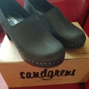 Sandgrens black bridget clogs
